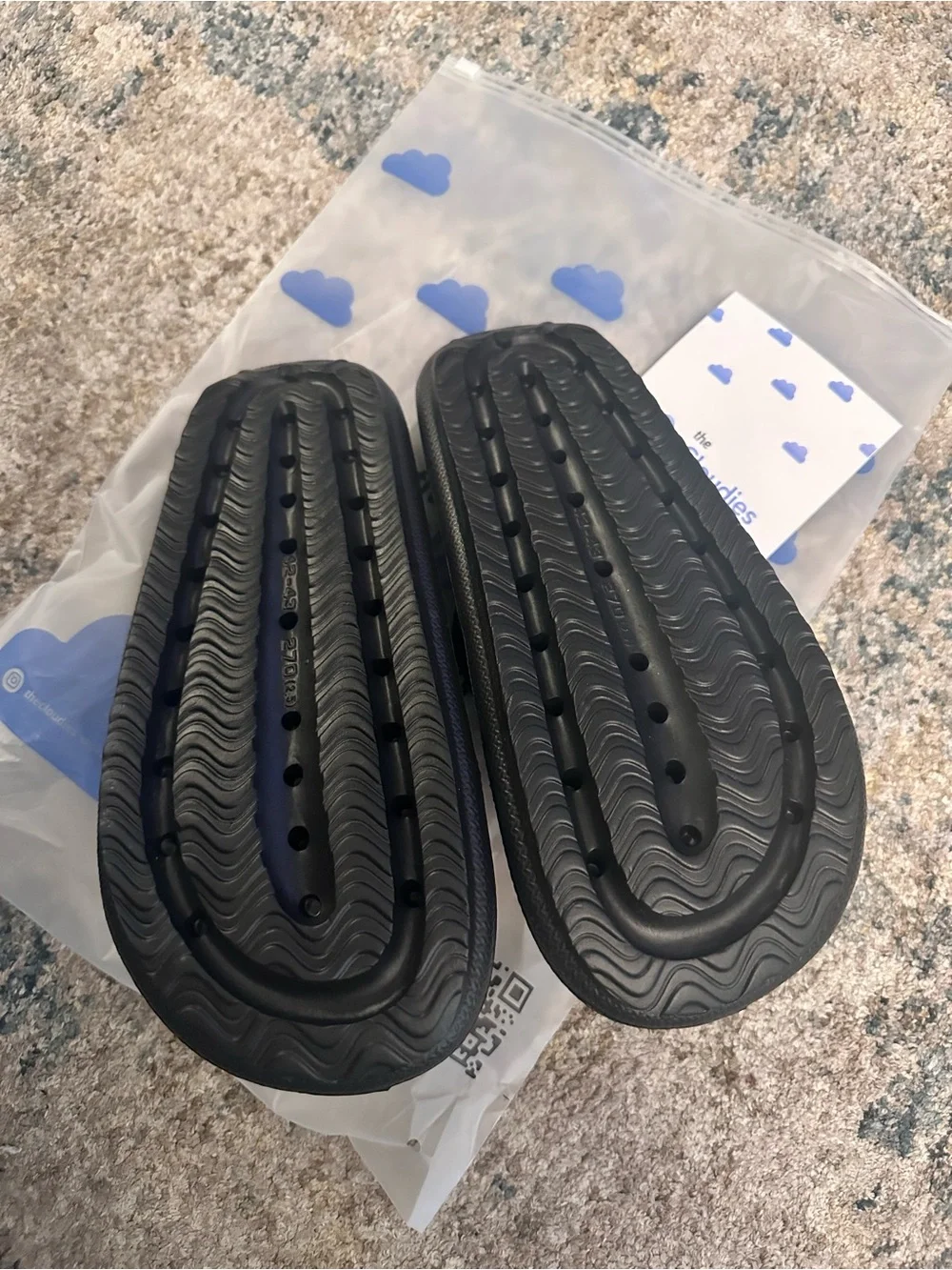 The Cloudies Men’s Black Slide Slippers - Cushioned Comfort NWOT